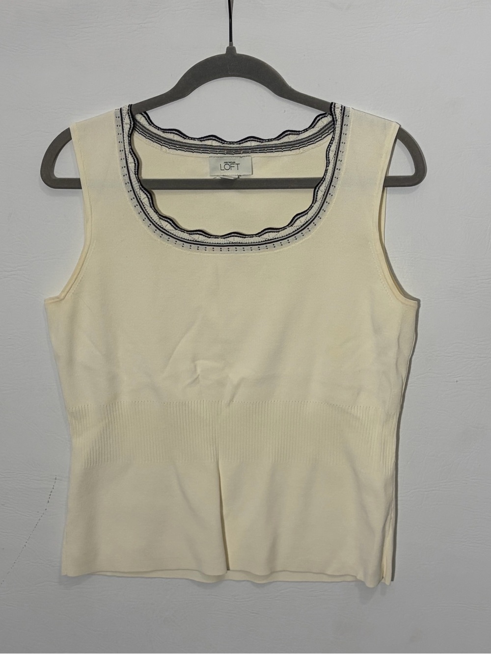 Vintage LOFT Cream Sleeveless Knit Tank with Black Trim Large